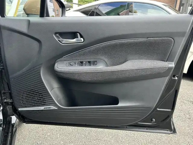日産 オーラ G FOUR レザーエディション 岩手県 2024(令6)年 1.4万km ミッドナイトブラック/サンライズカッパー ４WD/ワンオーナー　/日産純正コネクトナビ　/フルセグTV/ブルートゥース/ＢＯＳＥスピーカー　/黒レザーシート　/全方位モニター　/プロパイロット　/デジタルインナーミラー　/置くだけ充電　/シートヒーター　/ビルトインＥＴＣ２．０　/ハンドルヒーター/BSM/プッシュスタート/スペアキー/フロアマット/ドアバイザー/保証書　取説　ナビ取説