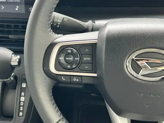 ダイハツ タント X ターボ 滋賀県 2025(令7)年 0.4万km ブラックマイカメタリック 片側パワースライドドア/純正9インチディスプレイオーディオ/（AM/FM/フルセグ/Bluetooth/USB/HDMI/ipod/Apple Car　play/Android Auto）/バックカメラ/ETC/前方ドライブレコーダー/踏み間違い防止アシスト/プリクラッシュブレーキアシスト/ヒルスタート（坂道発進）アシスト/前方衝突防止支援システム/TCS（トラクションコントロールシステム）/VDC（ビークルダイナミクスコントロール）/レーンキープアシスト/ABS（アンチロックブレーキシステム）/コーナー・バックセンサー（ソナー）/標識検知機能/車線逸脱警報/運転席・助手席シートヒーター/電動格納ミラー/電子パーキング/ブレーキホールド/アイドリングストップ/ステアリングスイッチ/オートライト/オートハイビーム/LEDヘッドライト/フルオートエアコン/USB端子/プッシュスタート/スマートキー/純正フロアマット/純正ドアバイザー