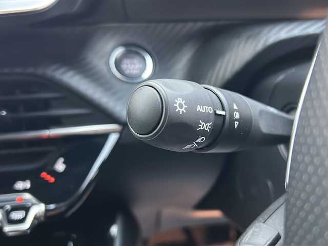 プジョー プジョー ２００８ シエロ ブルーHDi 静岡県 2025(令7)年 0.7万km 白 /ワンオーナー//ディスプレイオーディオ//Bleutooth//全周囲カメラ//アクティブセーフティブレーキ//サンルーフ//ハーフレザーシート//ブラインドスポットモニター//純正17インチAW//スマートキー//LEDヘッドライト//保証書//取説