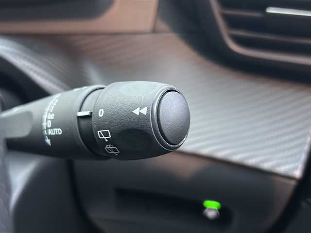 プジョー プジョー ２００８ シエロ ブルーHDi 静岡県 2025(令7)年 0.7万km 白 /ワンオーナー//ディスプレイオーディオ//Bleutooth//全周囲カメラ//アクティブセーフティブレーキ//サンルーフ//ハーフレザーシート//ブラインドスポットモニター//純正17インチAW//スマートキー//LEDヘッドライト//保証書//取説