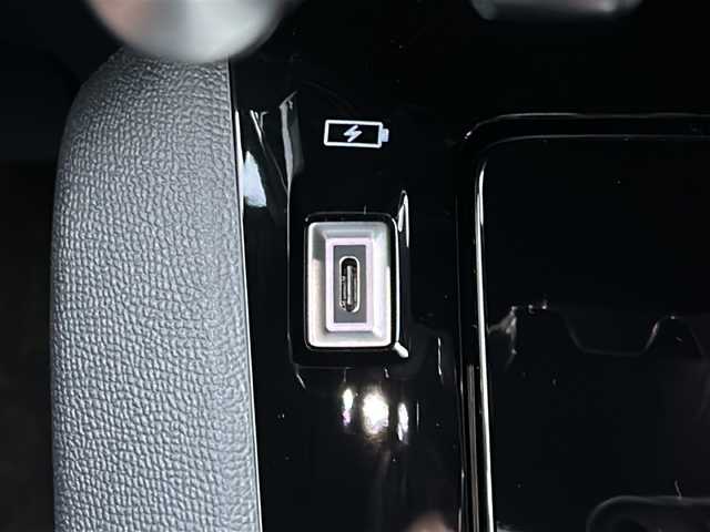 プジョー プジョー ２００８ シエロ ブルーHDi 静岡県 2025(令7)年 0.7万km 白 /ワンオーナー//ディスプレイオーディオ//Bleutooth//全周囲カメラ//アクティブセーフティブレーキ//サンルーフ//ハーフレザーシート//ブラインドスポットモニター//純正17インチAW//スマートキー//LEDヘッドライト//保証書//取説