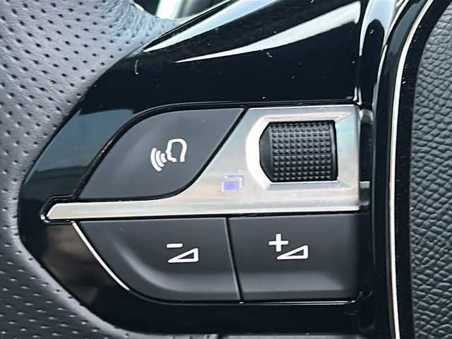 プジョー プジョー ２００８ シエロ ブルーHDi 静岡県 2025(令7)年 0.7万km 白 /ワンオーナー//ディスプレイオーディオ//Bleutooth//全周囲カメラ//アクティブセーフティブレーキ//サンルーフ//ハーフレザーシート//ブラインドスポットモニター//純正17インチAW//スマートキー//LEDヘッドライト//保証書//取説