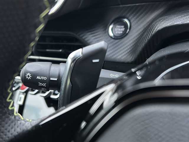 プジョー プジョー ２００８ シエロ ブルーHDi 静岡県 2025(令7)年 0.7万km 白 /ワンオーナー//ディスプレイオーディオ//Bleutooth//全周囲カメラ//アクティブセーフティブレーキ//サンルーフ//ハーフレザーシート//ブラインドスポットモニター//純正17インチAW//スマートキー//LEDヘッドライト//保証書//取説