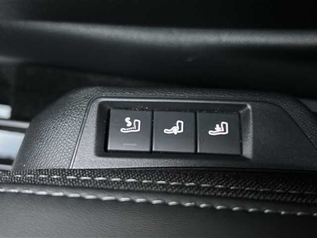 プジョー プジョー ２００８ シエロ ブルーHDi 静岡県 2025(令7)年 0.7万km 白 /ワンオーナー//ディスプレイオーディオ//Bleutooth//全周囲カメラ//アクティブセーフティブレーキ//サンルーフ//ハーフレザーシート//ブラインドスポットモニター//純正17インチAW//スマートキー//LEDヘッドライト//保証書//取説