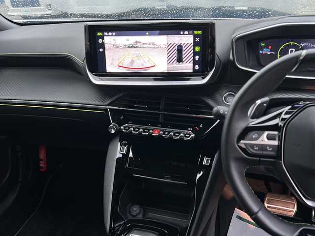 プジョー プジョー ２００８ シエロ ブルーHDi 静岡県 2025(令7)年 0.7万km 白 /ワンオーナー//ディスプレイオーディオ//Bleutooth//全周囲カメラ//アクティブセーフティブレーキ//サンルーフ//ハーフレザーシート//ブラインドスポットモニター//純正17インチAW//スマートキー//LEDヘッドライト//保証書//取説