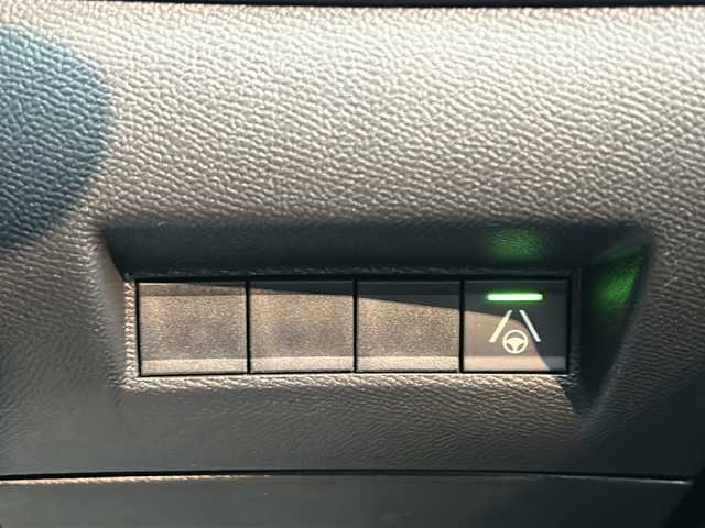 プジョー プジョー ２００８ シエロ ブルーHDi 静岡県 2025(令7)年 0.7万km 白 /ワンオーナー//ディスプレイオーディオ//Bleutooth//全周囲カメラ//アクティブセーフティブレーキ//サンルーフ//ハーフレザーシート//ブラインドスポットモニター//純正17インチAW//スマートキー//LEDヘッドライト//保証書//取説