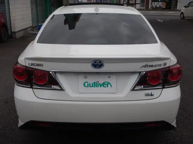 トヨタ クラウン ハイブリッド アスリートG 静岡県 2017(平29)年 9.5万km ホワイトパールクリスタルシャイン PCS（衝突軽減ブレーキ）/LDA(車線逸脱警報)/BSM（ブラインドスポットモニター）/レーダークルーズコントロール/オートライト/オートハイビーム/フォグライト/サンルーフ/本革シート/前席シートヒーター/エアーシート/前席パワーシート/純正ナビゲーション/・Bluetooth接続/・AM/・FM/・AUX/・地デジ/・ブルーレイ/・DVD/・SD/2.0ETC/純正フロアマット/マニュアルモード付AT/プッシュスタート/スマートキー×2/運転席シートメモリー/ウインカー付きドアミラー/社外ガングリップステアリング/新車保証書