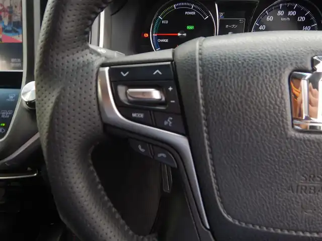 トヨタ クラウン ハイブリッド アスリートG 静岡県 2017(平29)年 9.5万km ホワイトパールクリスタルシャイン PCS（衝突軽減ブレーキ）/LDA(車線逸脱警報)/BSM（ブラインドスポットモニター）/レーダークルーズコントロール/オートライト/オートハイビーム/フォグライト/サンルーフ/本革シート/前席シートヒーター/エアーシート/前席パワーシート/純正ナビゲーション/・Bluetooth接続/・AM/・FM/・AUX/・地デジ/・ブルーレイ/・DVD/・SD/2.0ETC/純正フロアマット/マニュアルモード付AT/プッシュスタート/スマートキー×2/運転席シートメモリー/ウインカー付きドアミラー/社外ガングリップステアリング/新車保証書