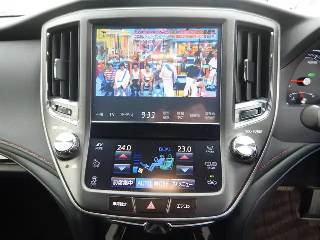 トヨタ クラウン ハイブリッド アスリートG 静岡県 2017(平29)年 9.5万km ホワイトパールクリスタルシャイン PCS（衝突軽減ブレーキ）/LDA(車線逸脱警報)/BSM（ブラインドスポットモニター）/レーダークルーズコントロール/オートライト/オートハイビーム/フォグライト/サンルーフ/本革シート/前席シートヒーター/エアーシート/前席パワーシート/純正ナビゲーション/・Bluetooth接続/・AM/・FM/・AUX/・地デジ/・ブルーレイ/・DVD/・SD/2.0ETC/純正フロアマット/マニュアルモード付AT/プッシュスタート/スマートキー×2/運転席シートメモリー/ウインカー付きドアミラー/社外ガングリップステアリング/新車保証書