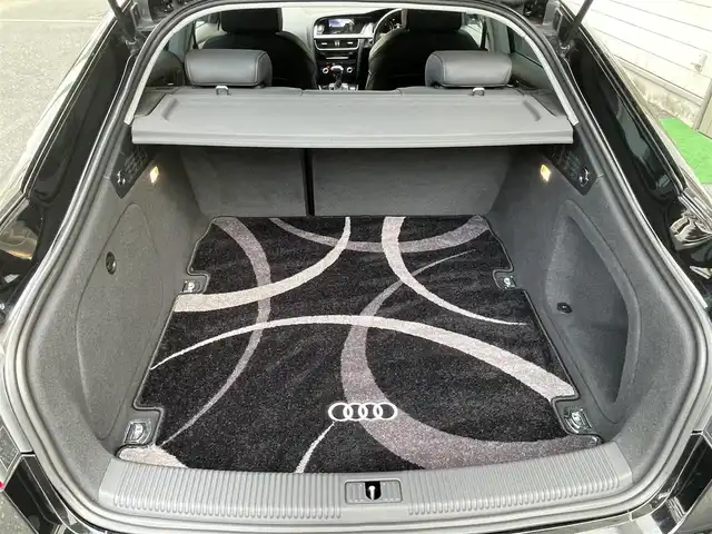 アウディ Ａ５ SB 2．0 TFSI クワトロ 埼玉県 2015(平27)年 4万km 黒 登録時39801ｋｍ/純正ナビ（フルセグTV）/・AM/FM/CD/DVD/BT/黒レザーシート（合皮）/前席パワーシート/前席シートヒーター/パドルシフト/クレアランスソナー/純正１８インチAW/LEDヘッドライト/フォグランプ/プッシュスタート/スマートキー×２/ビルトインETC/横滑り防止/革巻きステアリング/ウィンカーミラー/純正フロアマット/保証書/取扱説明書/ナビ取扱説明書