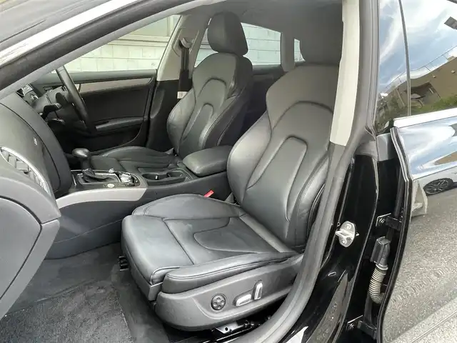 アウディ Ａ５ SB 2．0 TFSI クワトロ 埼玉県 2015(平27)年 4万km 黒 登録時39801ｋｍ/純正ナビ（フルセグTV）/・AM/FM/CD/DVD/BT/黒レザーシート（合皮）/前席パワーシート/前席シートヒーター/パドルシフト/クレアランスソナー/純正１８インチAW/LEDヘッドライト/フォグランプ/プッシュスタート/スマートキー×２/ビルトインETC/横滑り防止/革巻きステアリング/ウィンカーミラー/純正フロアマット/保証書/取扱説明書/ナビ取扱説明書