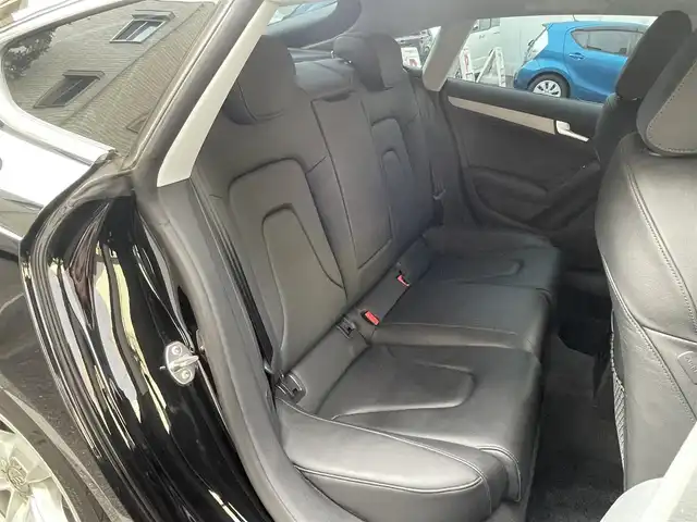 アウディ Ａ５ SB 2．0 TFSI クワトロ 埼玉県 2015(平27)年 4万km 黒 登録時39801ｋｍ/純正ナビ（フルセグTV）/・AM/FM/CD/DVD/BT/黒レザーシート（合皮）/前席パワーシート/前席シートヒーター/パドルシフト/クレアランスソナー/純正１８インチAW/LEDヘッドライト/フォグランプ/プッシュスタート/スマートキー×２/ビルトインETC/横滑り防止/革巻きステアリング/ウィンカーミラー/純正フロアマット/保証書/取扱説明書/ナビ取扱説明書