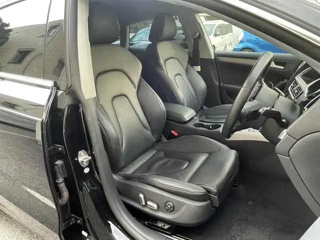 アウディ Ａ５ SB 2．0 TFSI クワトロ 埼玉県 2015(平27)年 4万km 黒 登録時39801ｋｍ/純正ナビ（フルセグTV）/・AM/FM/CD/DVD/BT/黒レザーシート（合皮）/前席パワーシート/前席シートヒーター/パドルシフト/クレアランスソナー/純正１８インチAW/LEDヘッドライト/フォグランプ/プッシュスタート/スマートキー×２/ビルトインETC/横滑り防止/革巻きステアリング/ウィンカーミラー/純正フロアマット/保証書/取扱説明書/ナビ取扱説明書
