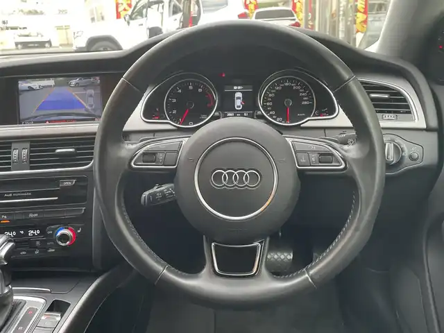 アウディ Ａ５ SB 2．0 TFSI クワトロ 埼玉県 2015(平27)年 4万km 黒 登録時39801ｋｍ/純正ナビ（フルセグTV）/・AM/FM/CD/DVD/BT/黒レザーシート（合皮）/前席パワーシート/前席シートヒーター/パドルシフト/クレアランスソナー/純正１８インチAW/LEDヘッドライト/フォグランプ/プッシュスタート/スマートキー×２/ビルトインETC/横滑り防止/革巻きステアリング/ウィンカーミラー/純正フロアマット/保証書/取扱説明書/ナビ取扱説明書