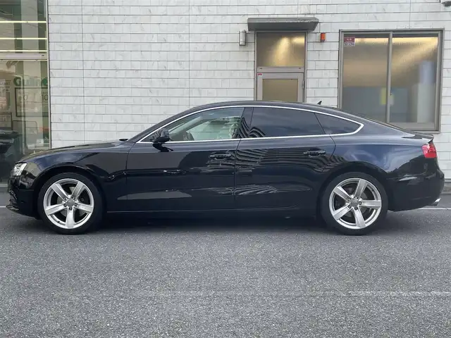 アウディ Ａ５ SB 2．0 TFSI クワトロ 埼玉県 2015(平27)年 4万km 黒 登録時39801ｋｍ/純正ナビ（フルセグTV）/・AM/FM/CD/DVD/BT/黒レザーシート（合皮）/前席パワーシート/前席シートヒーター/パドルシフト/クレアランスソナー/純正１８インチAW/LEDヘッドライト/フォグランプ/プッシュスタート/スマートキー×２/ビルトインETC/横滑り防止/革巻きステアリング/ウィンカーミラー/純正フロアマット/保証書/取扱説明書/ナビ取扱説明書