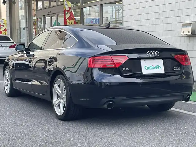 アウディ Ａ５ SB 2．0 TFSI クワトロ 埼玉県 2015(平27)年 4万km 黒 登録時39801ｋｍ/純正ナビ（フルセグTV）/・AM/FM/CD/DVD/BT/黒レザーシート（合皮）/前席パワーシート/前席シートヒーター/パドルシフト/クレアランスソナー/純正１８インチAW/LEDヘッドライト/フォグランプ/プッシュスタート/スマートキー×２/ビルトインETC/横滑り防止/革巻きステアリング/ウィンカーミラー/純正フロアマット/保証書/取扱説明書/ナビ取扱説明書