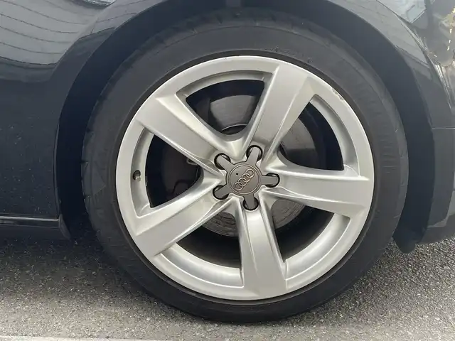 アウディ Ａ５ SB 2．0 TFSI クワトロ 埼玉県 2015(平27)年 4万km 黒 登録時39801ｋｍ/純正ナビ（フルセグTV）/・AM/FM/CD/DVD/BT/黒レザーシート（合皮）/前席パワーシート/前席シートヒーター/パドルシフト/クレアランスソナー/純正１８インチAW/LEDヘッドライト/フォグランプ/プッシュスタート/スマートキー×２/ビルトインETC/横滑り防止/革巻きステアリング/ウィンカーミラー/純正フロアマット/保証書/取扱説明書/ナビ取扱説明書