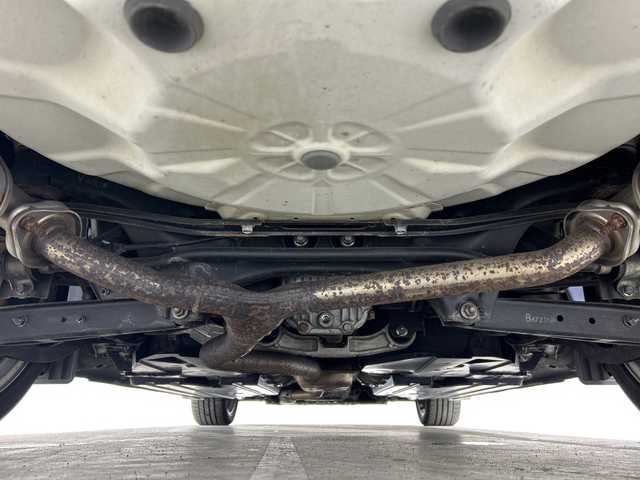 スバル レヴォーグ 1．6STIスポーツアイサイト 神奈川県 2016(平28)年 8.2万km クリスタルホワイトP 純正SDナビ【CN-LR720D】/Bluetooth・SD・iPod・フルセグTV/４WD/アイサイトVer3/バックカメラ/全車速追従機能付クルーズコントロール/本革シート/シートメモリ付前席パワーシート/シートヒーター/ブラインドスポットモニター/ビルトインETC/前側ドライブレコーダー/純正フロアマット/純正18インチアルミホイール/LEDヘッドランプ/オートマチックハイビーム/ダウンヒルアシストコントロール/プリクラッシュブレーキ/アクティブレーンキープ/ステレオカメラ/車線逸脱ふらつき警報/誤発信抑制制御機能/誤後進抑制制御機能