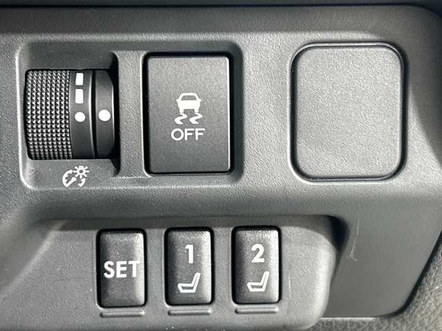 スバル レヴォーグ 1．6STIスポーツアイサイト 神奈川県 2016(平28)年 8.2万km クリスタルホワイトP 純正SDナビ【CN-LR720D】/Bluetooth・SD・iPod・フルセグTV/４WD/アイサイトVer3/バックカメラ/全車速追従機能付クルーズコントロール/本革シート/シートメモリ付前席パワーシート/シートヒーター/ブラインドスポットモニター/ビルトインETC/前側ドライブレコーダー/純正フロアマット/純正18インチアルミホイール/LEDヘッドランプ/オートマチックハイビーム/ダウンヒルアシストコントロール/プリクラッシュブレーキ/アクティブレーンキープ/ステレオカメラ/車線逸脱ふらつき警報/誤発信抑制制御機能/誤後進抑制制御機能