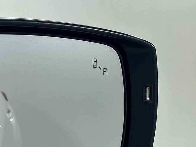 スバル レヴォーグ 1．6STIスポーツアイサイト 神奈川県 2016(平28)年 8.2万km クリスタルホワイトP 純正SDナビ【CN-LR720D】/Bluetooth・SD・iPod・フルセグTV/４WD/アイサイトVer3/バックカメラ/全車速追従機能付クルーズコントロール/本革シート/シートメモリ付前席パワーシート/シートヒーター/ブラインドスポットモニター/ビルトインETC/前側ドライブレコーダー/純正フロアマット/純正18インチアルミホイール/LEDヘッドランプ/オートマチックハイビーム/ダウンヒルアシストコントロール/プリクラッシュブレーキ/アクティブレーンキープ/ステレオカメラ/車線逸脱ふらつき警報/誤発信抑制制御機能/誤後進抑制制御機能