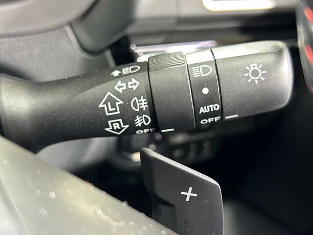 スバル レヴォーグ 1．6STIスポーツアイサイト 神奈川県 2016(平28)年 8.2万km クリスタルホワイトP 純正SDナビ【CN-LR720D】/Bluetooth・SD・iPod・フルセグTV/４WD/アイサイトVer3/バックカメラ/全車速追従機能付クルーズコントロール/本革シート/シートメモリ付前席パワーシート/シートヒーター/ブラインドスポットモニター/ビルトインETC/前側ドライブレコーダー/純正フロアマット/純正18インチアルミホイール/LEDヘッドランプ/オートマチックハイビーム/ダウンヒルアシストコントロール/プリクラッシュブレーキ/アクティブレーンキープ/ステレオカメラ/車線逸脱ふらつき警報/誤発信抑制制御機能/誤後進抑制制御機能