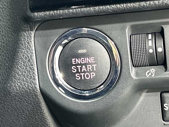 スバル レヴォーグ 1．6STIスポーツアイサイト 神奈川県 2016(平28)年 8.2万km クリスタルホワイトP 純正SDナビ【CN-LR720D】/Bluetooth・SD・iPod・フルセグTV/４WD/アイサイトVer3/バックカメラ/全車速追従機能付クルーズコントロール/本革シート/シートメモリ付前席パワーシート/シートヒーター/ブラインドスポットモニター/ビルトインETC/前側ドライブレコーダー/純正フロアマット/純正18インチアルミホイール/LEDヘッドランプ/オートマチックハイビーム/ダウンヒルアシストコントロール/プリクラッシュブレーキ/アクティブレーンキープ/ステレオカメラ/車線逸脱ふらつき警報/誤発信抑制制御機能/誤後進抑制制御機能