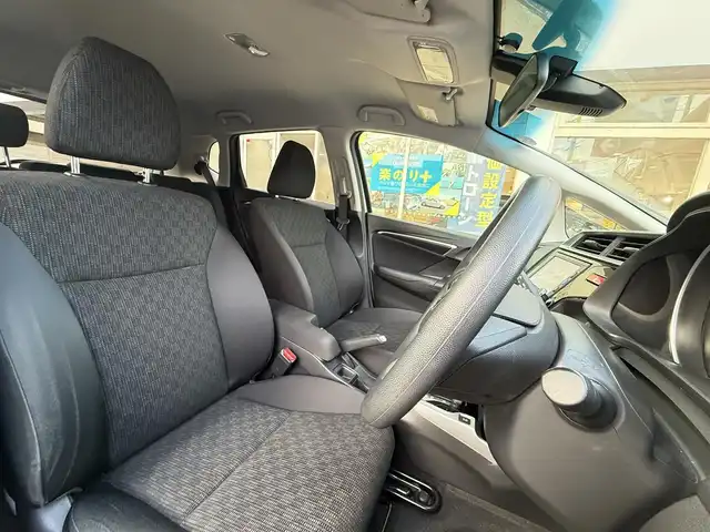 ホンダ フィット 13G Lパッケージ 長崎県 2016(平28)年 4.8万km アラバスターシルバーメタリック 純正SDナビ(FM/AM/BT/ワンセグTV)/プッシュスタート/クルーズコントロール/ETC/バックカメラ/純正フロアマット/社外14インチアルミホイール/オートライト/ABS/TCS/VSA/イモビライザー/スマートキー