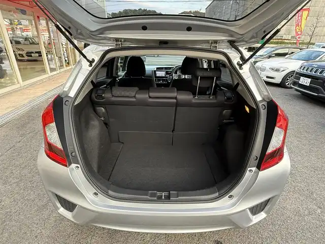 ホンダ フィット 13G Lパッケージ 長崎県 2016(平28)年 4.8万km アラバスターシルバーメタリック 純正SDナビ(FM/AM/BT/ワンセグTV)/プッシュスタート/クルーズコントロール/ETC/バックカメラ/純正フロアマット/社外14インチアルミホイール/オートライト/ABS/TCS/VSA/イモビライザー/スマートキー