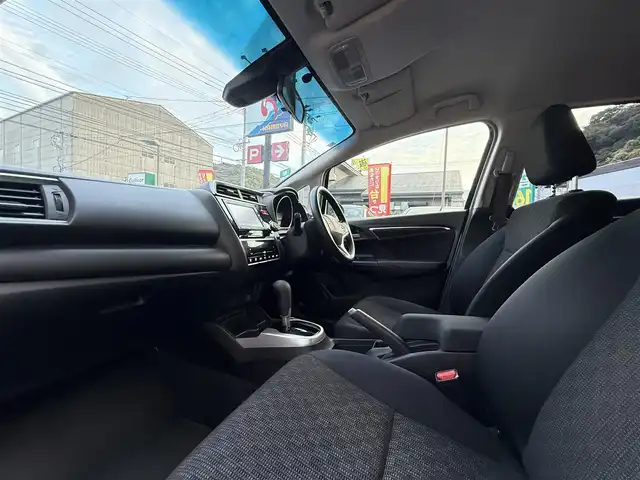 ホンダ フィット 13G Lパッケージ 長崎県 2016(平28)年 4.8万km アラバスターシルバーメタリック 純正SDナビ(FM/AM/BT/ワンセグTV)/プッシュスタート/クルーズコントロール/ETC/バックカメラ/純正フロアマット/社外14インチアルミホイール/オートライト/ABS/TCS/VSA/イモビライザー/スマートキー