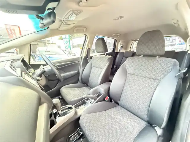 ホンダ フィット 13G Lパッケージ 長崎県 2016(平28)年 4.8万km アラバスターシルバーメタリック 純正SDナビ(FM/AM/BT/ワンセグTV)/プッシュスタート/クルーズコントロール/ETC/バックカメラ/純正フロアマット/社外14インチアルミホイール/オートライト/ABS/TCS/VSA/イモビライザー/スマートキー