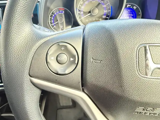 ホンダ フィット 13G Lパッケージ 長崎県 2016(平28)年 4.8万km アラバスターシルバーメタリック 純正SDナビ(FM/AM/BT/ワンセグTV)/プッシュスタート/クルーズコントロール/ETC/バックカメラ/純正フロアマット/社外14インチアルミホイール/オートライト/ABS/TCS/VSA/イモビライザー/スマートキー