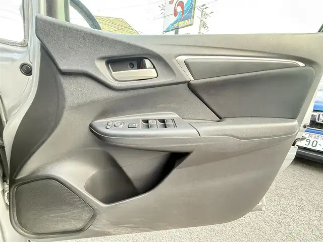 ホンダ フィット 13G Lパッケージ 長崎県 2016(平28)年 4.8万km アラバスターシルバーメタリック 純正SDナビ(FM/AM/BT/ワンセグTV)/プッシュスタート/クルーズコントロール/ETC/バックカメラ/純正フロアマット/社外14インチアルミホイール/オートライト/ABS/TCS/VSA/イモビライザー/スマートキー