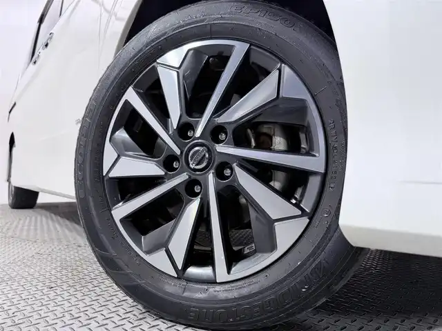 日産 セレナ ハイウェイスター V 大阪府 2021(令3)年 3.7万km ブリリアントホワイトパール ProPILOT 純正10incナビTV 360カメラ フリップダウンモニター デジタルインナーミラー レーダークルコン 衝突軽減ブレーキ レーンアシスト BSM 両側パワースライドドア リアオートエアコン ドライブレコーダー