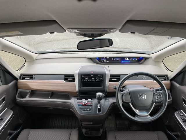 ホンダ フリード G ホンダセンシング 道央・札幌 2020(令2)年 8.7万km ルナシルバーM ４WD/社外オーディオ/AM/FM/AUX/ホンダセンシング/衝突被害軽減ブレーキ/横滑り防止装置/レーダークルーズコントロール/レーンキープアシスト/コーナーセンサー/アイドリングストップ/ワイパーデアイサー/ECON/両側パワースライドドア/前席シートヒーター/プッシュスタート/スマートキー/ハロゲンヘッドライト/オートライト/電動格納ミラー/ヒーテッドドアミラー/ウィンカーミラー/純正フロアマット/ドアバイザー/スペアキー/社外AW付冬タイヤ積込/185/65/R15/2023年/山4mm