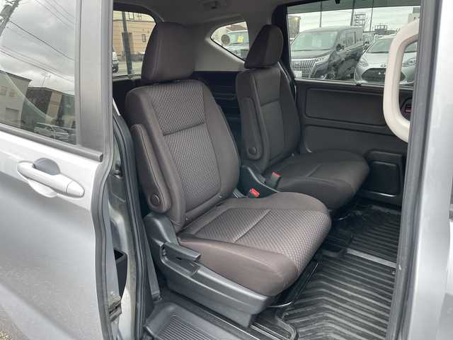 ホンダ フリード G ホンダセンシング 道央・札幌 2020(令2)年 8.7万km ルナシルバーM ４WD/社外オーディオ/AM/FM/AUX/ホンダセンシング/衝突被害軽減ブレーキ/横滑り防止装置/レーダークルーズコントロール/レーンキープアシスト/コーナーセンサー/アイドリングストップ/ワイパーデアイサー/ECON/両側パワースライドドア/前席シートヒーター/プッシュスタート/スマートキー/ハロゲンヘッドライト/オートライト/電動格納ミラー/ヒーテッドドアミラー/ウィンカーミラー/純正フロアマット/ドアバイザー/スペアキー/社外AW付冬タイヤ積込/185/65/R15/2023年/山4mm