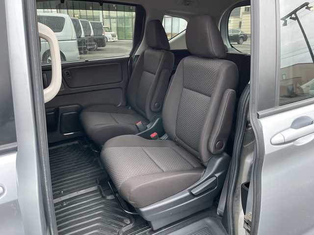 ホンダ フリード G ホンダセンシング 道央・札幌 2020(令2)年 8.7万km ルナシルバーM ４WD/社外オーディオ/AM/FM/AUX/ホンダセンシング/衝突被害軽減ブレーキ/横滑り防止装置/レーダークルーズコントロール/レーンキープアシスト/コーナーセンサー/アイドリングストップ/ワイパーデアイサー/ECON/両側パワースライドドア/前席シートヒーター/プッシュスタート/スマートキー/ハロゲンヘッドライト/オートライト/電動格納ミラー/ヒーテッドドアミラー/ウィンカーミラー/純正フロアマット/ドアバイザー/スペアキー/社外AW付冬タイヤ積込/185/65/R15/2023年/山4mm