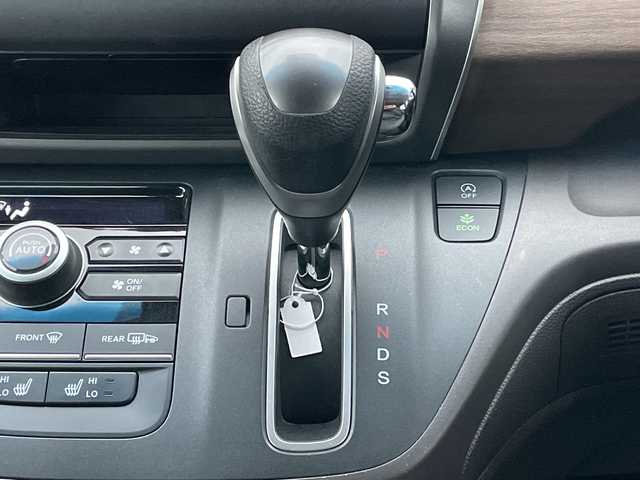 ホンダ フリード G ホンダセンシング 道央・札幌 2020(令2)年 8.7万km ルナシルバーM ４WD/社外オーディオ/AM/FM/AUX/ホンダセンシング/衝突被害軽減ブレーキ/横滑り防止装置/レーダークルーズコントロール/レーンキープアシスト/コーナーセンサー/アイドリングストップ/ワイパーデアイサー/ECON/両側パワースライドドア/前席シートヒーター/プッシュスタート/スマートキー/ハロゲンヘッドライト/オートライト/電動格納ミラー/ヒーテッドドアミラー/ウィンカーミラー/純正フロアマット/ドアバイザー/スペアキー/社外AW付冬タイヤ積込/185/65/R15/2023年/山4mm