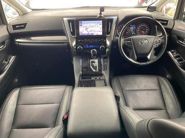 トヨタ アルファード S Cパッケージ 兵庫県 2020(令2)年 5.9万km スパークリングブラックパールクリスタルシャイン ・純正9インチナビ/TV/CD/DVD/Bluetooth/USB/Miracast/・バックカメラ/・デジタルインナーミラー/・ビルトインETC/・サンルーフ/・両側パワースライドドア/・パワーバックドア/・Toyota　Safety　Sense/・プリクラッシュセーフティ/・レーントレーシングアシスト/・レーダークルーズコントロール/・ロードサインアシスト/・アダプティブハイビームシステム/・ブラインドスポットモニター/・先行車発進告知/・クリアランスソナー/・革シート/・前席パワーシート/・前席シートヒーター/・前席シートベンチレーション/・ステアリングヒーター/・AC100V電源/・ウッドコンビステアリング/・三眼LEDライト/・シーケンシャルターンランプ/・LEDフォグランプ/・スマートキー/・純正18インチアルミホイール