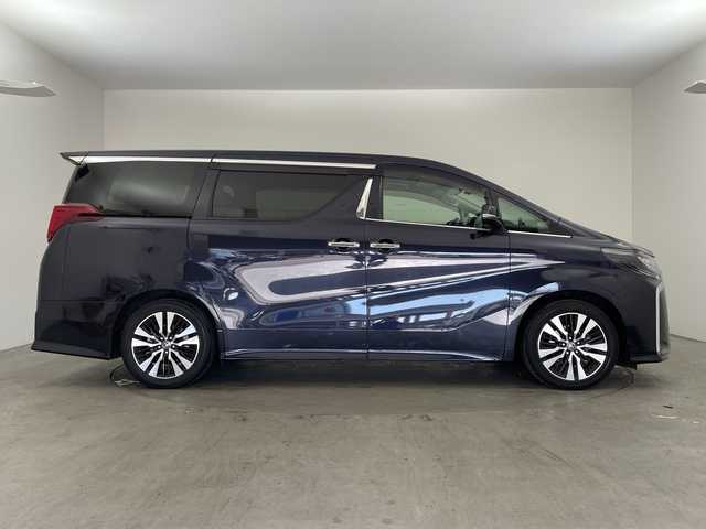 トヨタ アルファード S Cパッケージ 兵庫県 2020(令2)年 5.9万km スパークリングブラックパールクリスタルシャイン ・純正9インチナビ/TV/CD/DVD/Bluetooth/USB/Miracast/・バックカメラ/・デジタルインナーミラー/・ビルトインETC/・サンルーフ/・両側パワースライドドア/・パワーバックドア/・Toyota　Safety　Sense/・プリクラッシュセーフティ/・レーントレーシングアシスト/・レーダークルーズコントロール/・ロードサインアシスト/・アダプティブハイビームシステム/・ブラインドスポットモニター/・先行車発進告知/・クリアランスソナー/・革シート/・前席パワーシート/・前席シートヒーター/・前席シートベンチレーション/・ステアリングヒーター/・AC100V電源/・ウッドコンビステアリング/・三眼LEDライト/・シーケンシャルターンランプ/・LEDフォグランプ/・スマートキー/・純正18インチアルミホイール