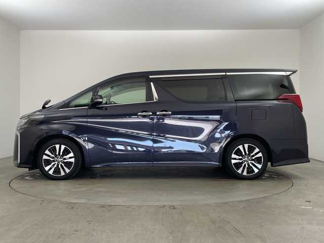 トヨタ アルファード S Cパッケージ 兵庫県 2020(令2)年 5.9万km スパークリングブラックパールクリスタルシャイン ・純正9インチナビ/TV/CD/DVD/Bluetooth/USB/Miracast/・バックカメラ/・デジタルインナーミラー/・ビルトインETC/・サンルーフ/・両側パワースライドドア/・パワーバックドア/・Toyota　Safety　Sense/・プリクラッシュセーフティ/・レーントレーシングアシスト/・レーダークルーズコントロール/・ロードサインアシスト/・アダプティブハイビームシステム/・ブラインドスポットモニター/・先行車発進告知/・クリアランスソナー/・革シート/・前席パワーシート/・前席シートヒーター/・前席シートベンチレーション/・ステアリングヒーター/・AC100V電源/・ウッドコンビステアリング/・三眼LEDライト/・シーケンシャルターンランプ/・LEDフォグランプ/・スマートキー/・純正18インチアルミホイール
