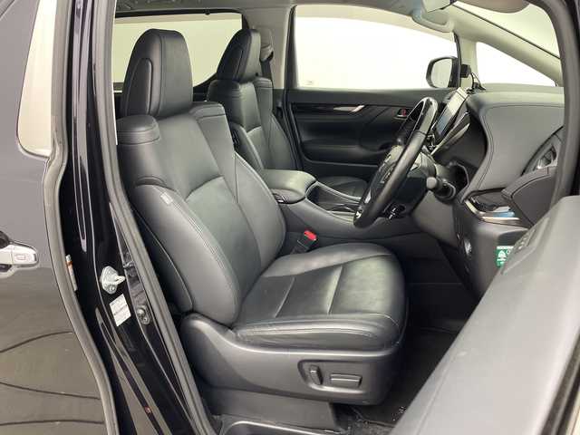 トヨタ アルファード S Cパッケージ 兵庫県 2020(令2)年 5.9万km スパークリングブラックパールクリスタルシャイン ・純正9インチナビ/TV/CD/DVD/Bluetooth/USB/Miracast/・バックカメラ/・デジタルインナーミラー/・ビルトインETC/・サンルーフ/・両側パワースライドドア/・パワーバックドア/・Toyota　Safety　Sense/・プリクラッシュセーフティ/・レーントレーシングアシスト/・レーダークルーズコントロール/・ロードサインアシスト/・アダプティブハイビームシステム/・ブラインドスポットモニター/・先行車発進告知/・クリアランスソナー/・革シート/・前席パワーシート/・前席シートヒーター/・前席シートベンチレーション/・ステアリングヒーター/・AC100V電源/・ウッドコンビステアリング/・三眼LEDライト/・シーケンシャルターンランプ/・LEDフォグランプ/・スマートキー/・純正18インチアルミホイール