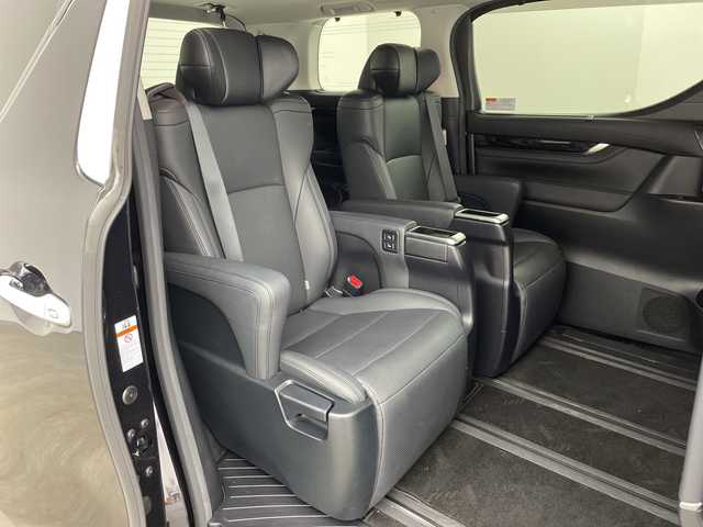 トヨタ アルファード S Cパッケージ 兵庫県 2020(令2)年 5.9万km スパークリングブラックパールクリスタルシャイン ・純正9インチナビ/TV/CD/DVD/Bluetooth/USB/Miracast/・バックカメラ/・デジタルインナーミラー/・ビルトインETC/・サンルーフ/・両側パワースライドドア/・パワーバックドア/・Toyota　Safety　Sense/・プリクラッシュセーフティ/・レーントレーシングアシスト/・レーダークルーズコントロール/・ロードサインアシスト/・アダプティブハイビームシステム/・ブラインドスポットモニター/・先行車発進告知/・クリアランスソナー/・革シート/・前席パワーシート/・前席シートヒーター/・前席シートベンチレーション/・ステアリングヒーター/・AC100V電源/・ウッドコンビステアリング/・三眼LEDライト/・シーケンシャルターンランプ/・LEDフォグランプ/・スマートキー/・純正18インチアルミホイール