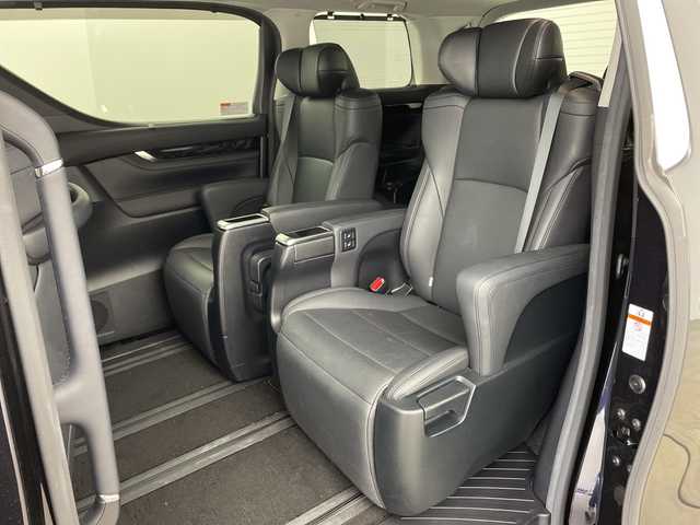 トヨタ アルファード S Cパッケージ 兵庫県 2020(令2)年 5.9万km スパークリングブラックパールクリスタルシャイン ・純正9インチナビ/TV/CD/DVD/Bluetooth/USB/Miracast/・バックカメラ/・デジタルインナーミラー/・ビルトインETC/・サンルーフ/・両側パワースライドドア/・パワーバックドア/・Toyota　Safety　Sense/・プリクラッシュセーフティ/・レーントレーシングアシスト/・レーダークルーズコントロール/・ロードサインアシスト/・アダプティブハイビームシステム/・ブラインドスポットモニター/・先行車発進告知/・クリアランスソナー/・革シート/・前席パワーシート/・前席シートヒーター/・前席シートベンチレーション/・ステアリングヒーター/・AC100V電源/・ウッドコンビステアリング/・三眼LEDライト/・シーケンシャルターンランプ/・LEDフォグランプ/・スマートキー/・純正18インチアルミホイール