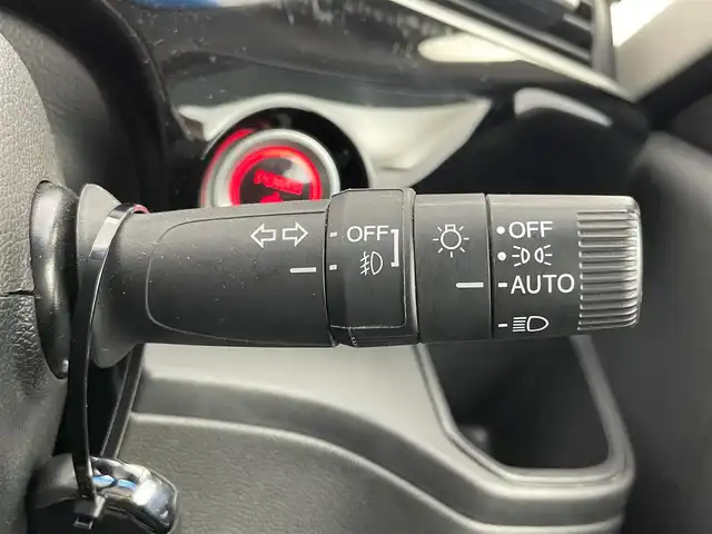 ホンダ フリード ハイブリット モデューロX ホンダセンシング 埼玉県 2021(令3)年 5万km プラチナホワイトパール 純正９インチナビ　バックカメラ　ビルトインＥＴＣ　前後ドライブレコーダー　ホンダセンシング　アダプティブクルーズコントロール　社外アルミホイール　スマートキー　オートライト　ＬＥＤヘッドライト　地デジ