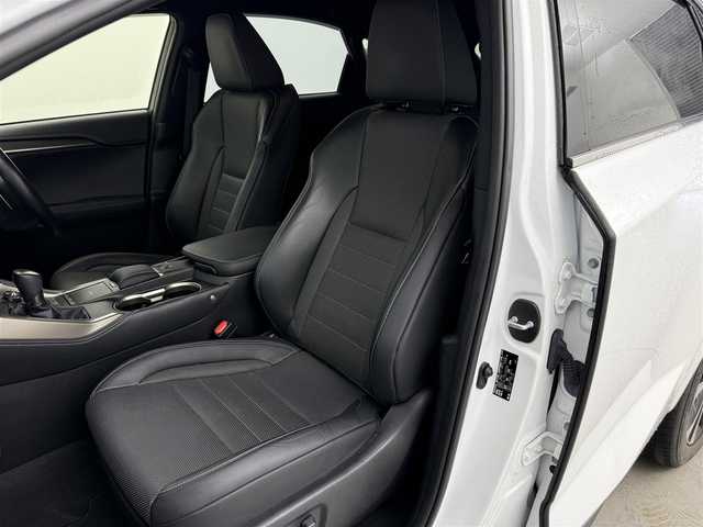 レクサス ＮＸ 300 Fスポーツ 大分県 2018(平30)年 6.2万km ホワイトノーヴァガラスフレーク ホワイトアーチモール/純正ナビ/（フルセグ・DVD・Bluetooth）/全方位カメラ/プリクラッシュ/BSM/LDA/オートLEDライト/オートバックドア/前席シートヒーター/前席エアーシート/ステアリングヒーター/スマートキーX2/保証書・取扱説明書