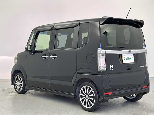 ホンダ Ｎ ＢＯＸ カスタム G ターボSSパッケージ 愛知県 2015(平27)年 5.5万km プレミアムゴールドパープルパール 【主要装備】/純正ナビ　/バックカメラ　/クルーズコントロール　/ＥＴＣ車載器　/スマートキー　/プッシュスタート　/スペアキー有り　/Ｂｌｕｅｔｏｏｔｈオーディオ　/チップアップシート　/両側パワースライドドア　/衝突軽減ブレーキ