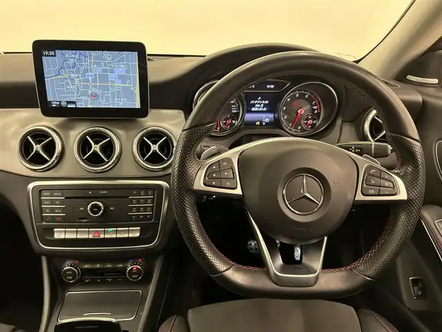 メルセデス・ベンツ ＣＬＡ１８０ Sブレイク AMG スタイル 岡山県 2018(平30)年 3.1万km ポーラホワイト メルセデス純正ナビ/AMGプレミアムパッケージ/パノラマSR/ハーフレザー/シートヒーター/PWシート/リアカメラ/フルセグ/harman/kardon/RSP/ESP/アクティブブレーキA/アテンションA/BSA/レーンキープA/ディストロ+/パドルシフト/ダイナミックセレクト/パワーテールゲート/ETC/前後ドラレコ/アンビエントライト/LEDヘッドライト/AHB