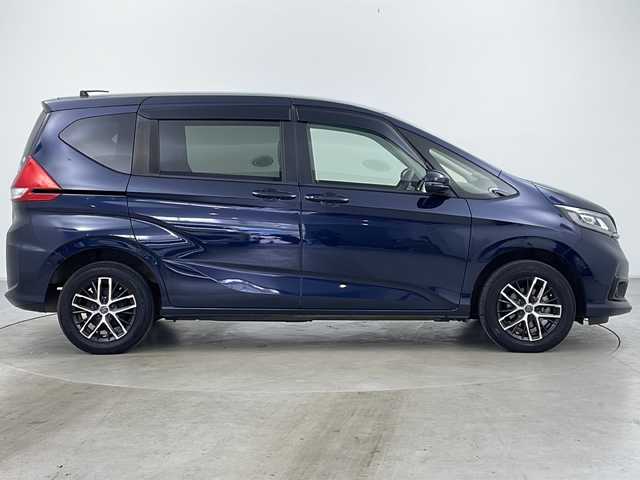 ホンダ フリード G ホンダセンシング 道央・札幌 2020(令2)年 3.8万km ミッドナイトブルービームM ・ワンオーナー/・4WD/・寒冷地仕様/・純正ナビ＆TV＆BT＆CD＆DVD＆USB/・バックカメラ/・両側パワスラ/・ホンダセンシング/・衝突軽減/・レーダークルコン/・車線維持支援システム/・ビルトインETC/・シートヒーター(DN)/・ドアミラーヒーター/・コーナーセンサー(後)/・LEDヘッドライト/・オートライト/・スマートキー/・スペアキー/・純正エンスタ/・社外エンスタ/・社外15インチAW/・純正ホイールカバー付スタッドレス積込