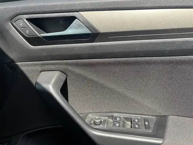 フォルクスワーゲン Ｔ－ロック TDI スタイル デザインPKG 徳島県 2020(令2)年 6万km 黒 純正ナビ/CD/DVD/SD/USB/Bluetooth/バックカメラ/レーンキープアシスト/ETC2.0 /パドルシフト/アイドリングストップ/クルーズコントロール/フォグライト/オートライト/ルーフレール/LEDヘッドライト/新車時保証書/取扱説明書