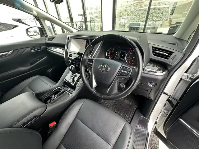 トヨタ アルファード S Cパッケージ 千葉県 2020(令2)年 3.4万km ホワイトパールクリスタルシャイン 純正ディスプレイオーディオ/（フルセグTV/BT/CD/DVD/FM/AM）/ナビキットあり/バックカメラ/衝突被害軽減システム/車線逸脱警報/クルーズコントロール/フリップダウンモニター/レザーシート/両側パワースライドドア/横滑り防止装置/ETC2.0/前後ドライブレコーダー/LEDヘッドライト/フォグランプ/オートライト/ウィンカーミラー/電動格納ミラー/純正18インチAW/エアシート/シートリフター/ステアリングヒーター/プッシュスタート/スマートキー/フロアマット/ドアバイザー/スペアキー/保証書